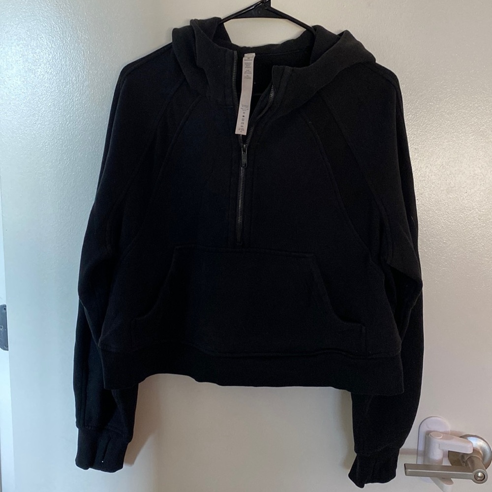 Lululemon size M/L scuba half zip in black